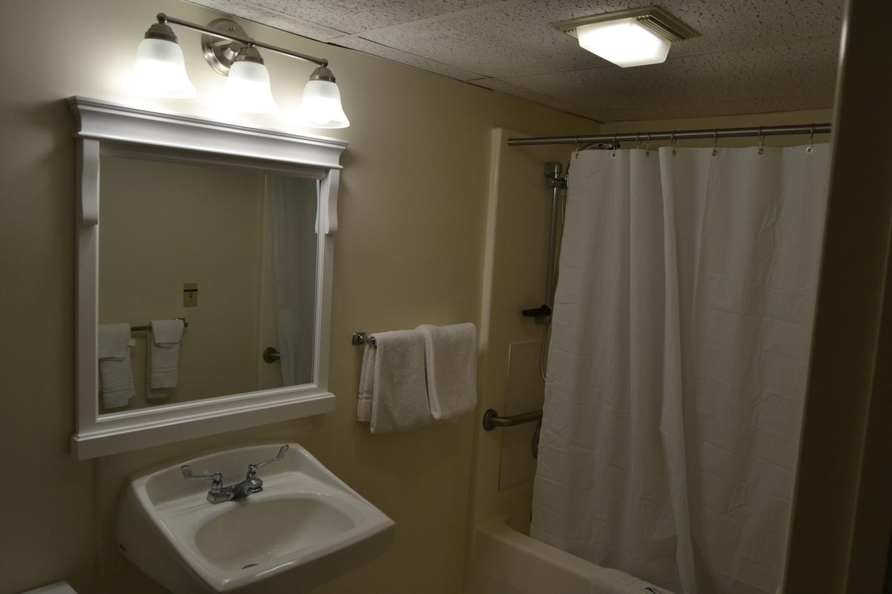 The Ship Motel Alexandria Bay Bagian luar foto